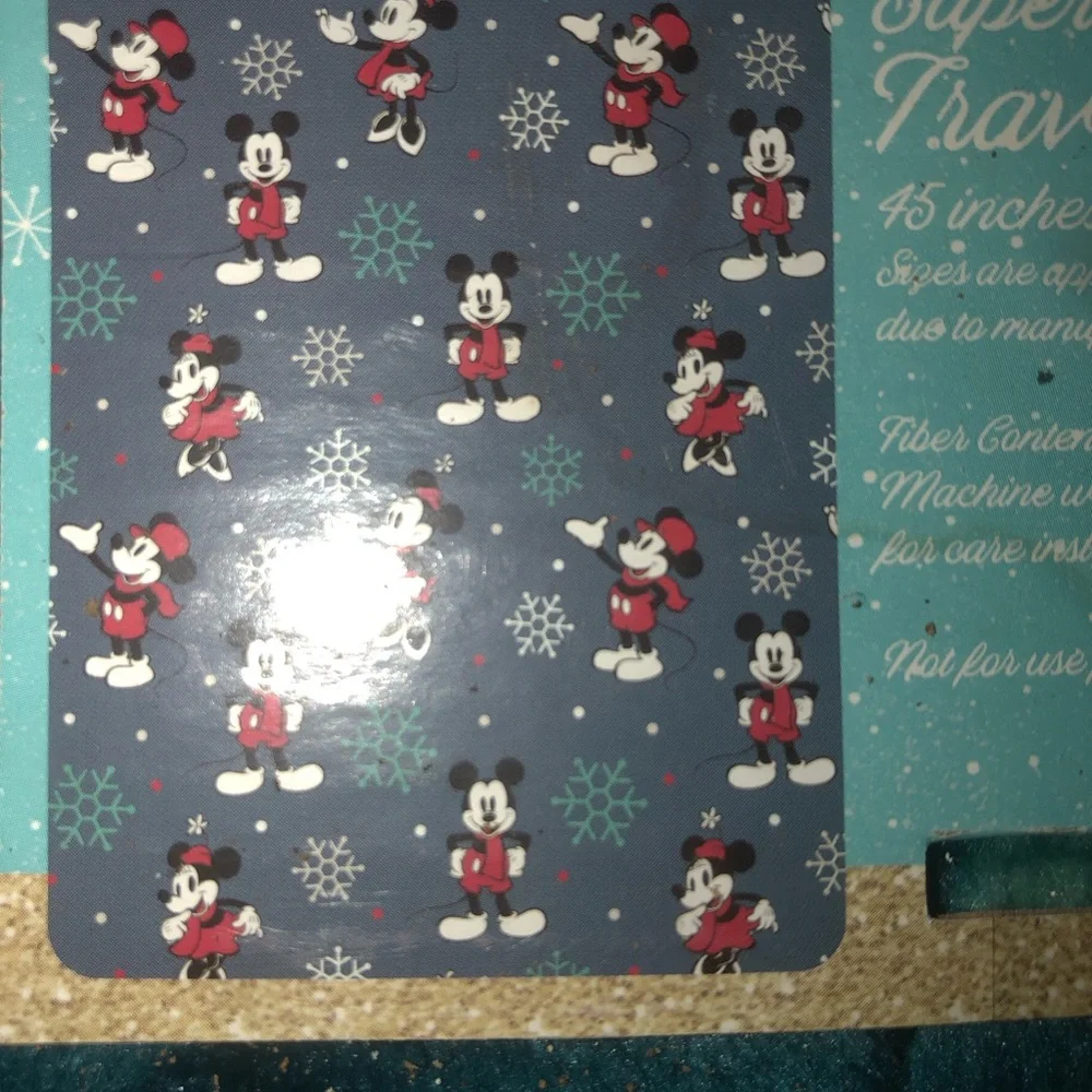 ⛄️ Mickey Mouse & Minnie Mouse  Snowflake Patterned light weight throw blanket